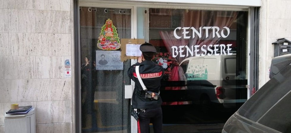 Via vai sospetto dal centro benessere, “i clienti rimanevano solo 15 minuti”: giro di prostituzione stroncato dai carabinieri